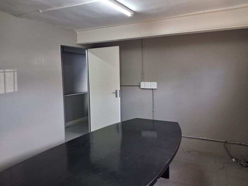 Ground floor Exclusive Centrally located, Prime Office space  to let in Quigney - Photo 4