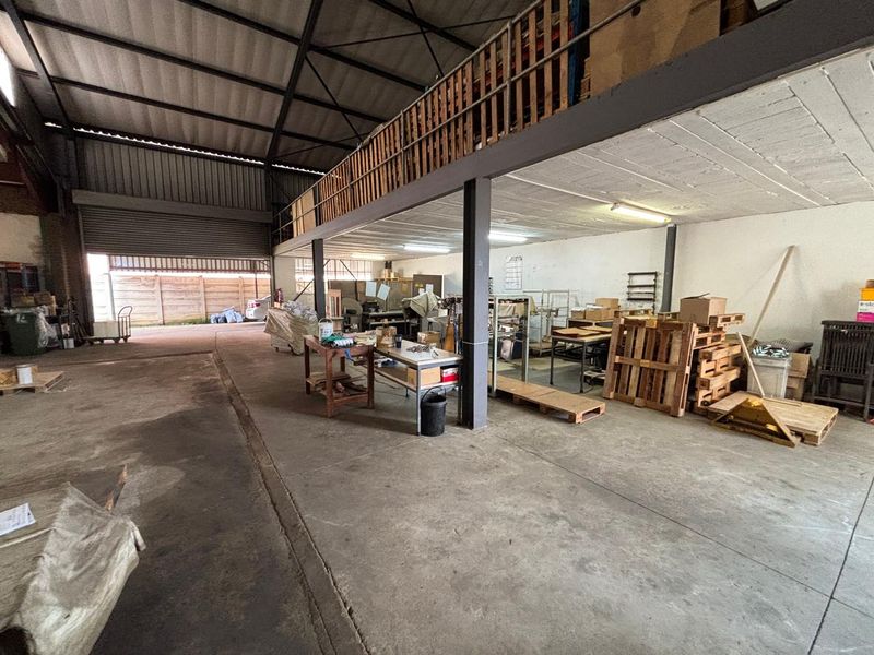 650sqm factory for sale in Mkondeni, Pmb for R3 500 000-00 plus Vat. - Photo 8