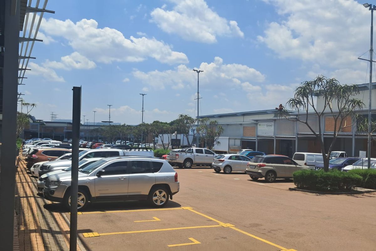 251m2 Warehouse TO LET in Eco Park - Photo 3