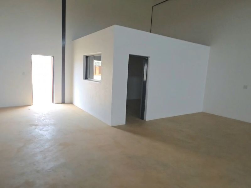 Newly Built Warehouse to rent in Elti Villas, Louis Trichardt - Photo 2