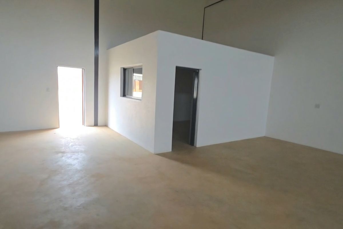 Newly Built Warehouse to rent in Elti Villas, Louis Trichardt - Photo 2
