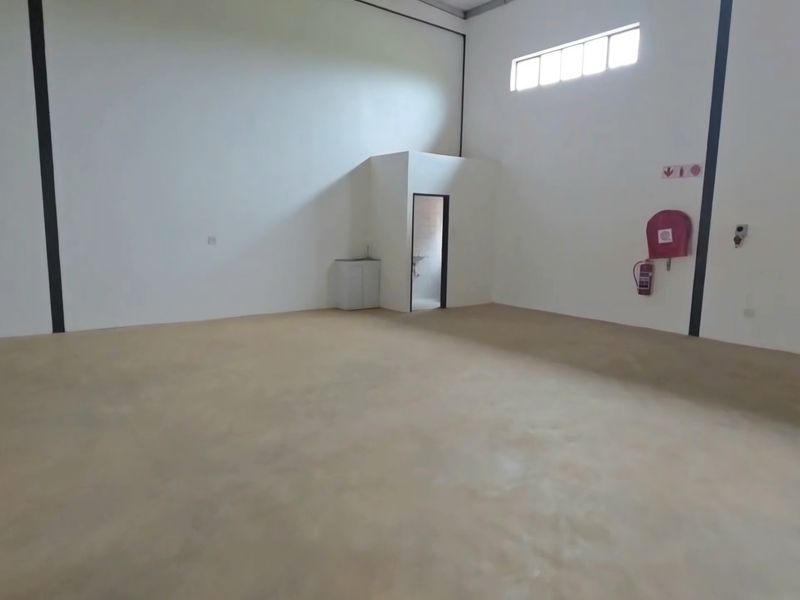 Newly Built Warehouse to rent in Elti Villas, Louis Trichardt - Photo 4