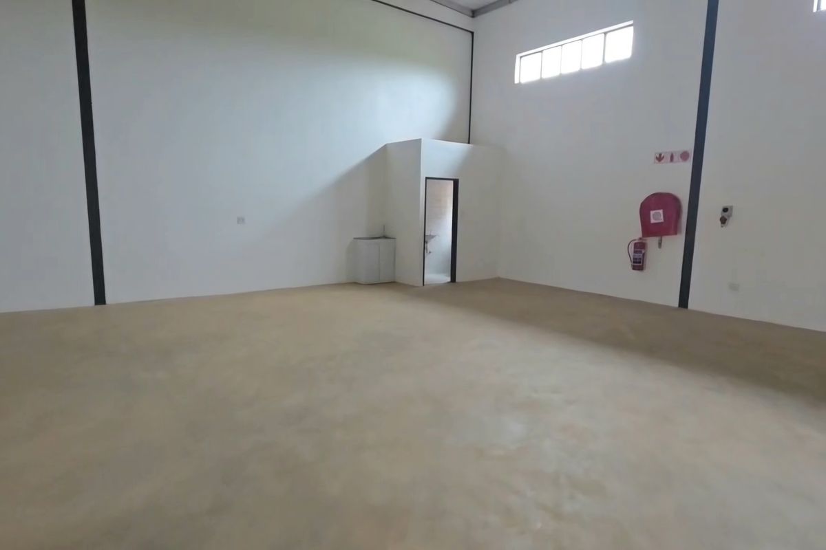 Newly Built Warehouse to rent in Elti Villas, Louis Trichardt - Photo 4