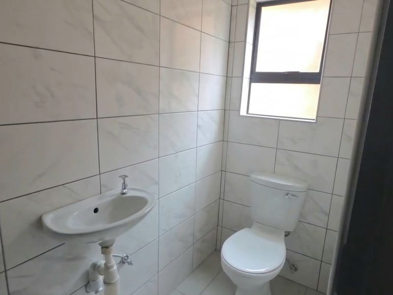 Newly Built Warehouse to rent in Elti Villas, Louis Trichardt - Photo 5