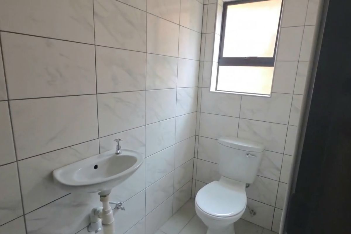 Newly Built Warehouse to rent in Elti Villas, Louis Trichardt - Photo 5