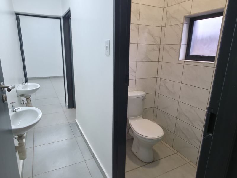 1500m2 shop to rent in Elti Villas, Louis Trichardt - Photo 10