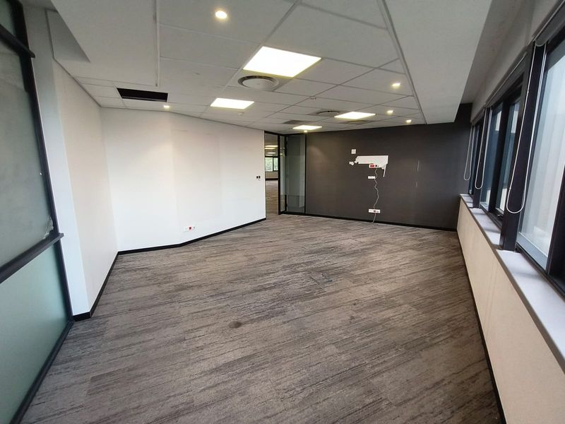 Prime 309m2 Office To Let in Irene Link Precinct – Premium, Secure & Energy-Efficient - Photo 4
