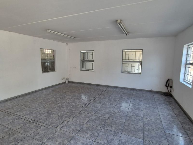 Secure & Versatile 319m2 Warehouse Unit Available in Silvertondale’s Silver Park - Photo 3