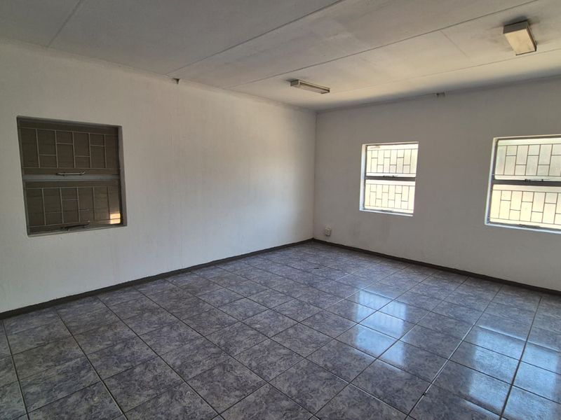 Secure & Versatile 319m2 Warehouse Unit Available in Silvertondale’s Silver Park - Photo 2