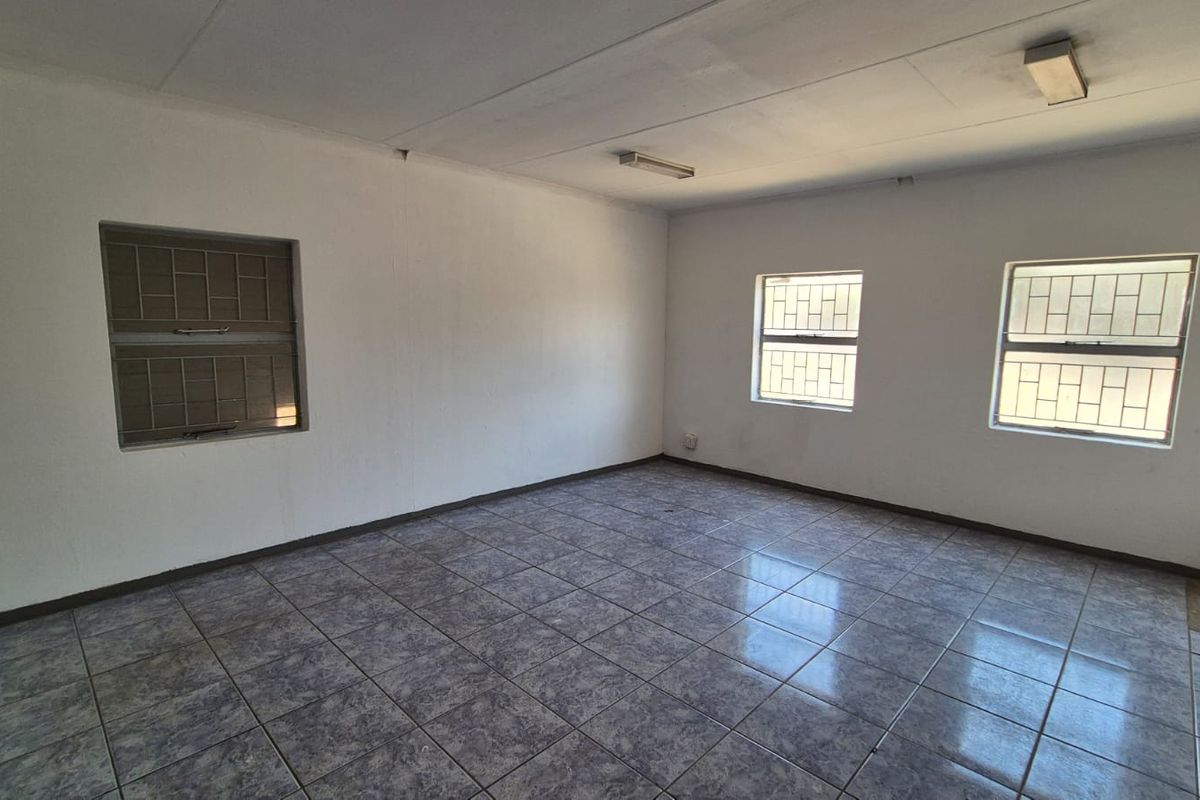 Secure & Versatile 319m2 Warehouse Unit Available in Silvertondale’s Silver Park - Photo 2