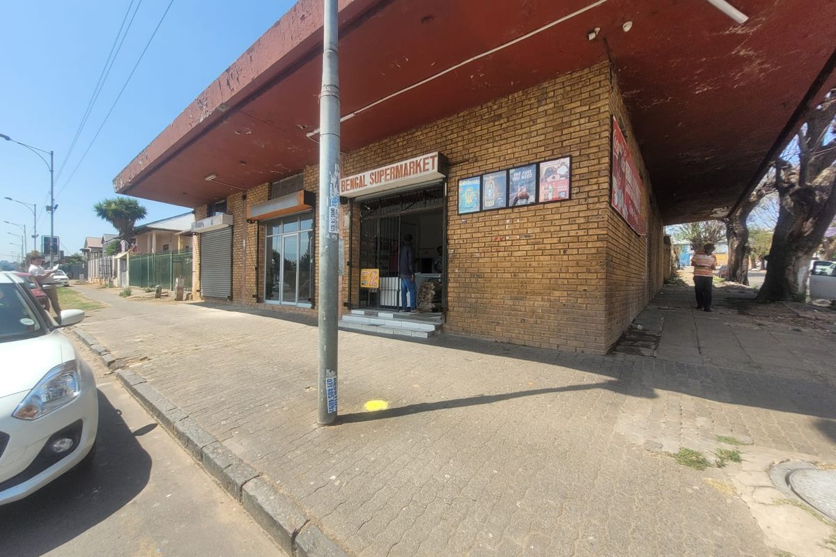 Versatile Commercial Property with Dual Stores and On-Site Accommodation - Photo 2