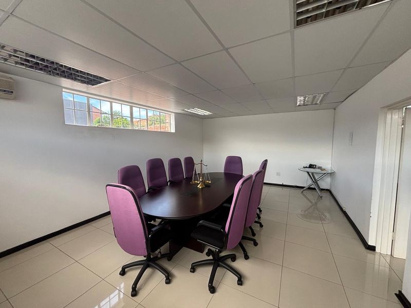 201sqm Office to rent in Pmb CBD at R17029-00 per month plus Vat - Photo 6
