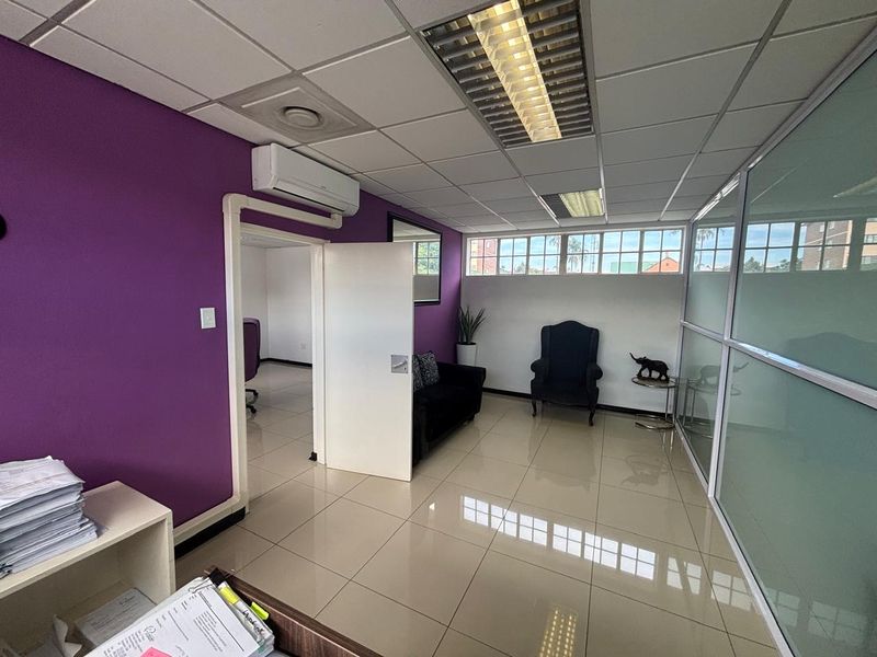 201sqm Office to rent in Pmb CBD at R17029-00 per month plus Vat - Photo 5
