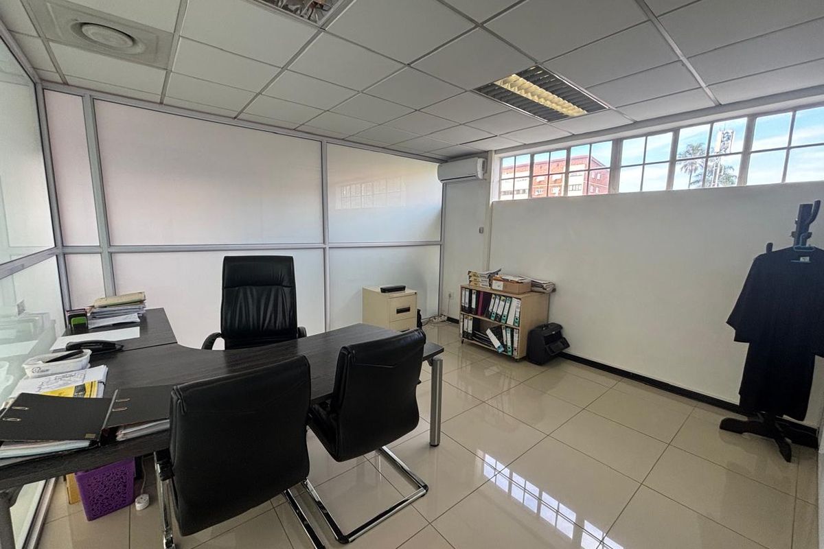 201sqm Office to rent in Pmb CBD at R17029-00 per month plus Vat - Photo 3