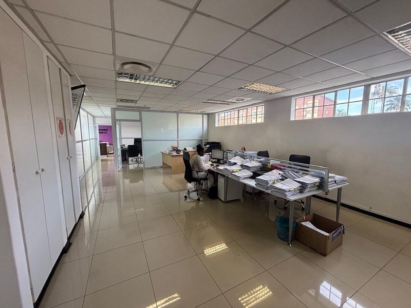 201sqm Office to rent in Pmb CBD at R17029-00 per month plus Vat - Photo 4