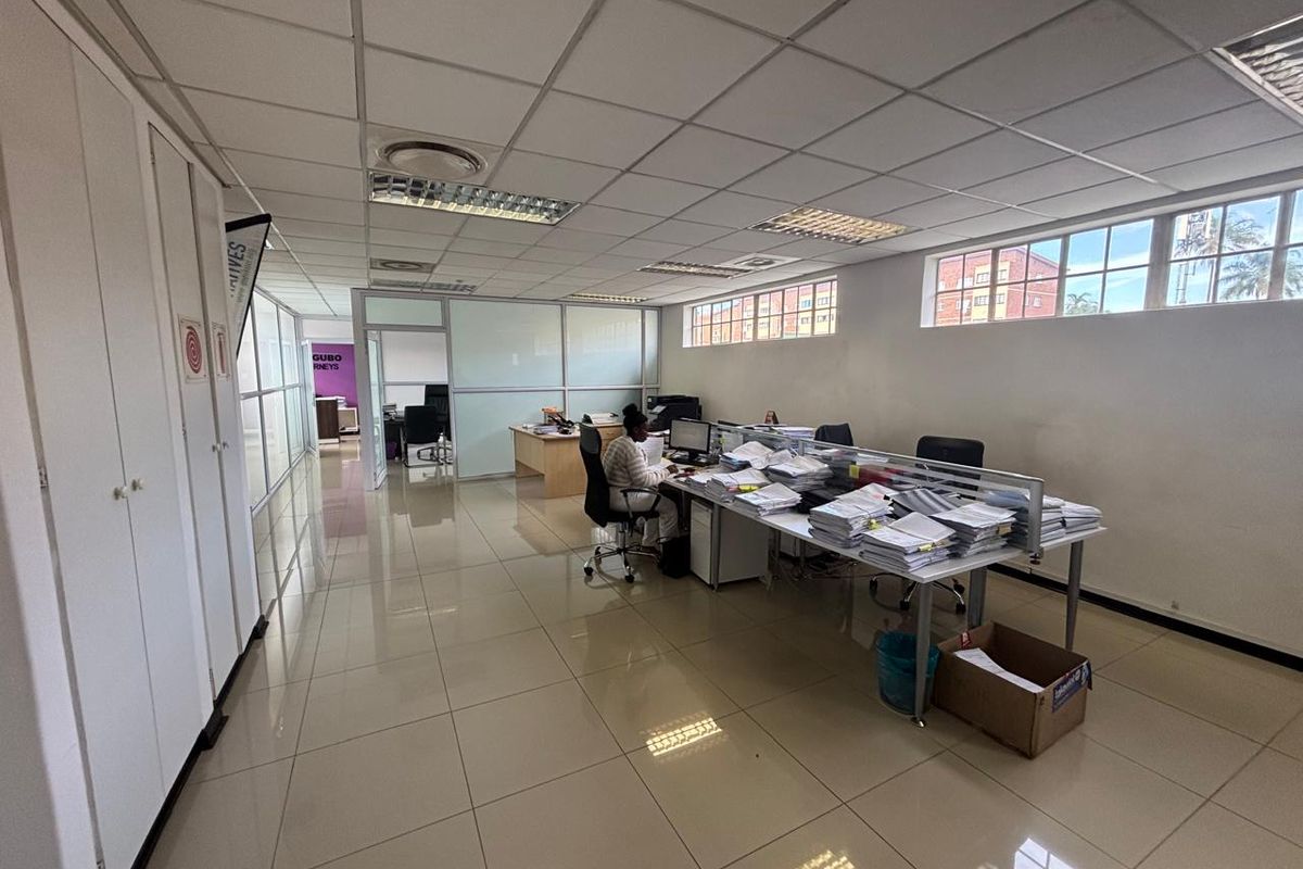201sqm Office to rent in Pmb CBD at R17029-00 per month plus Vat - Photo 4