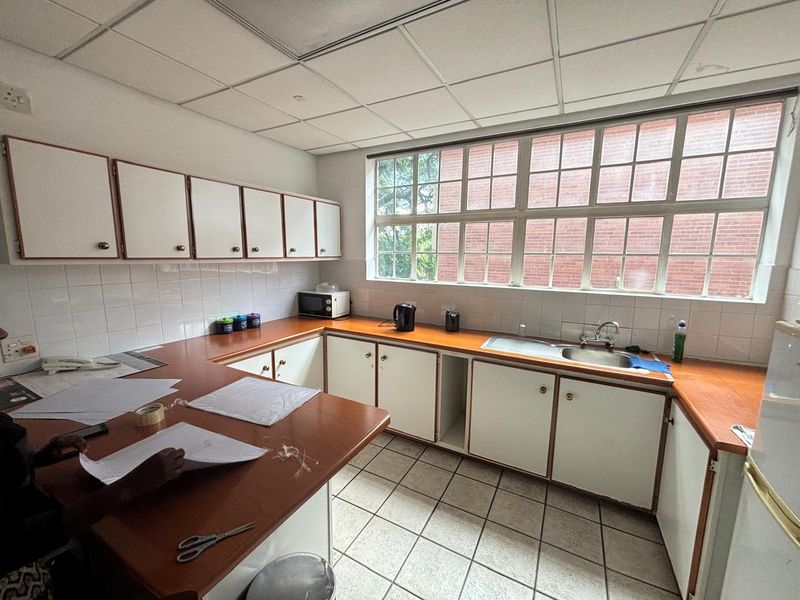 201sqm Office to rent in Pmb CBD at R17029-00 per month plus Vat - Photo 9
