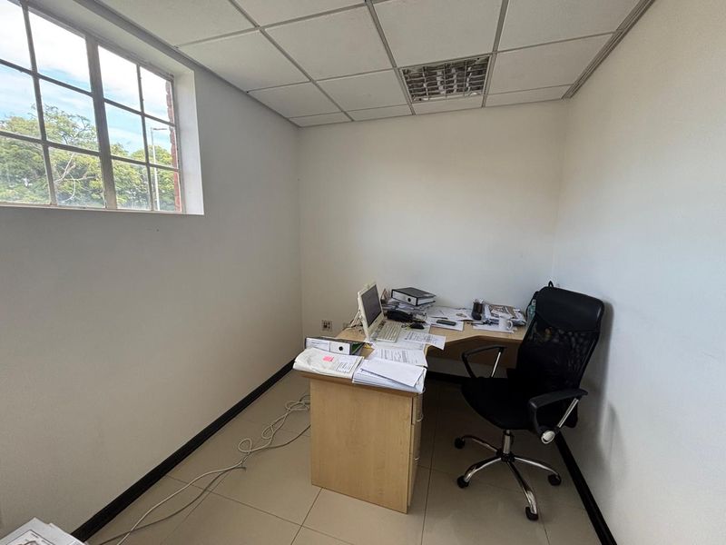201sqm Office to rent in Pmb CBD at R17029-00 per month plus Vat - Photo 7
