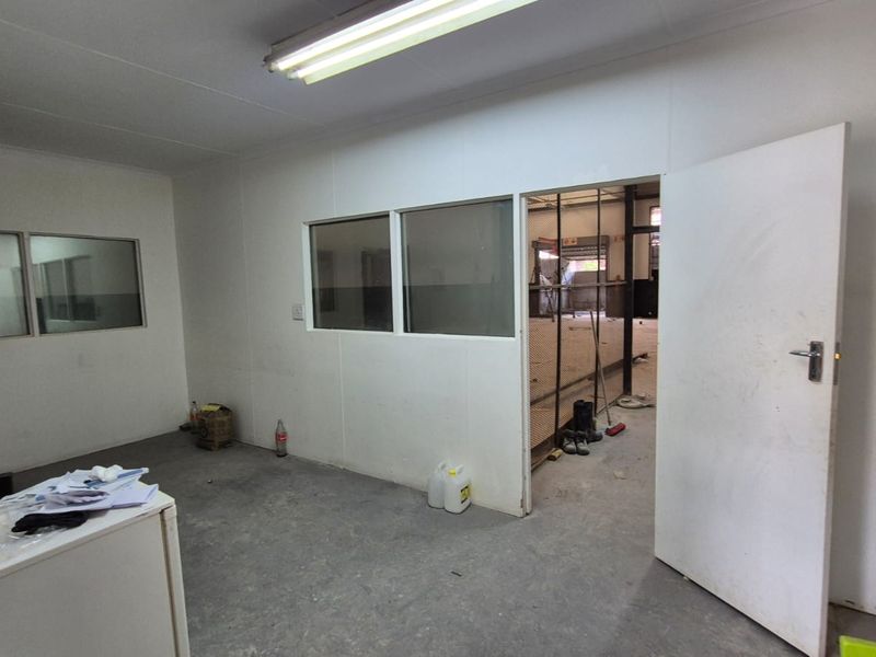 292m2 Warehouse To Let In Silvertondale – Secure, Functional & Move-In Ready - Photo 3