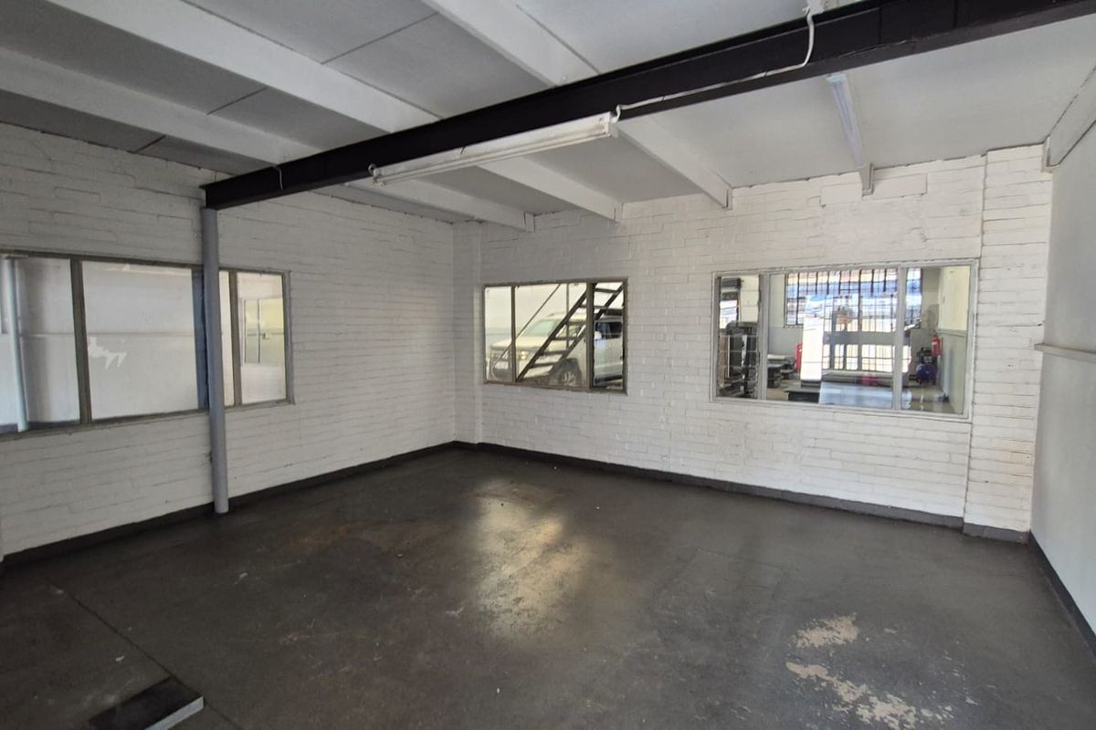 To Let 339m2 Mini Warehouse In Silvertondale – Versatile, Power-Packed & Secure - Photo 3