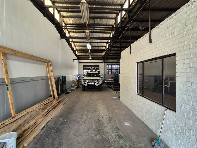 To Let 339m2 Mini Warehouse In Silvertondale – Versatile, Power-Packed & Secure - Photo 4