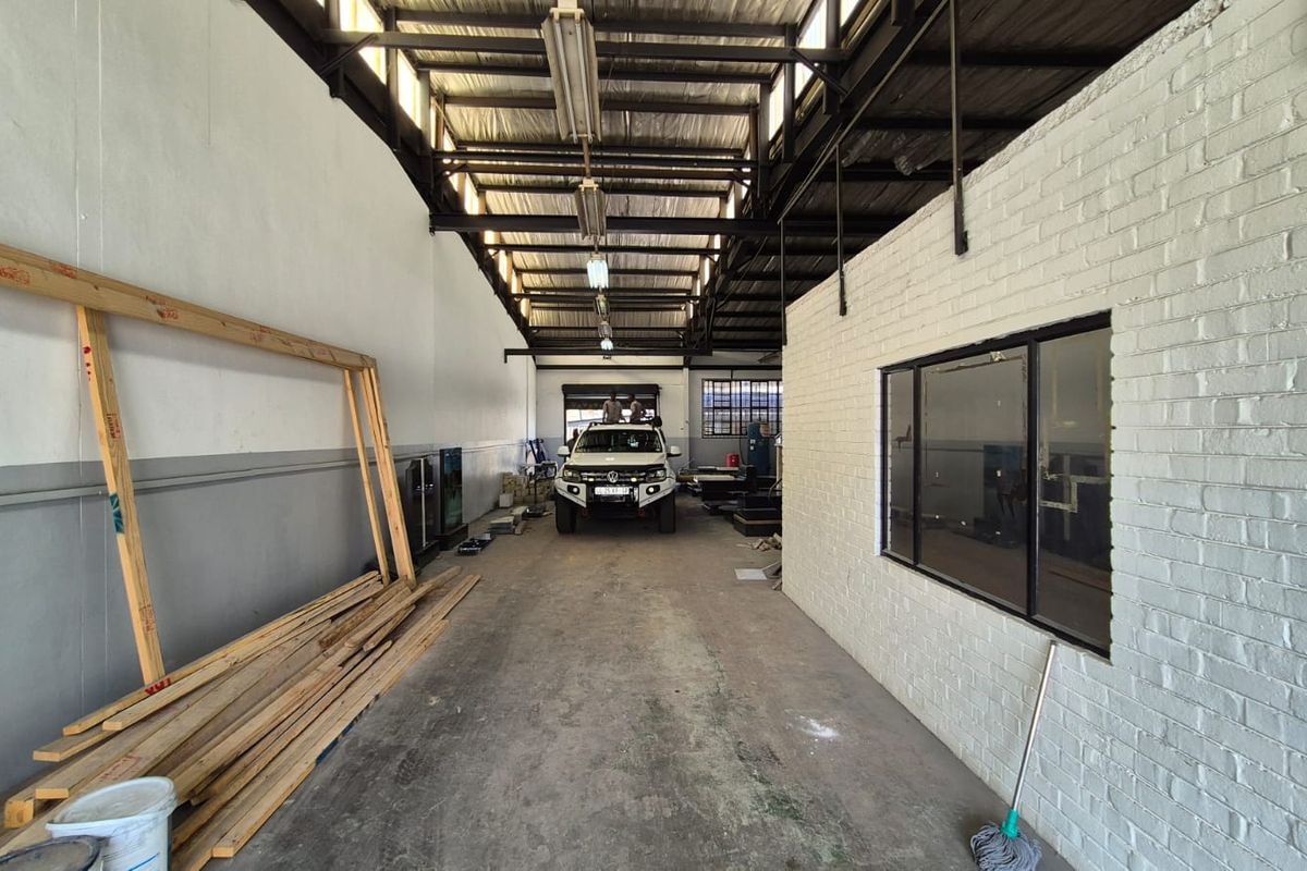 To Let 339m2 Mini Warehouse In Silvertondale – Versatile, Power-Packed & Secure - Photo 4