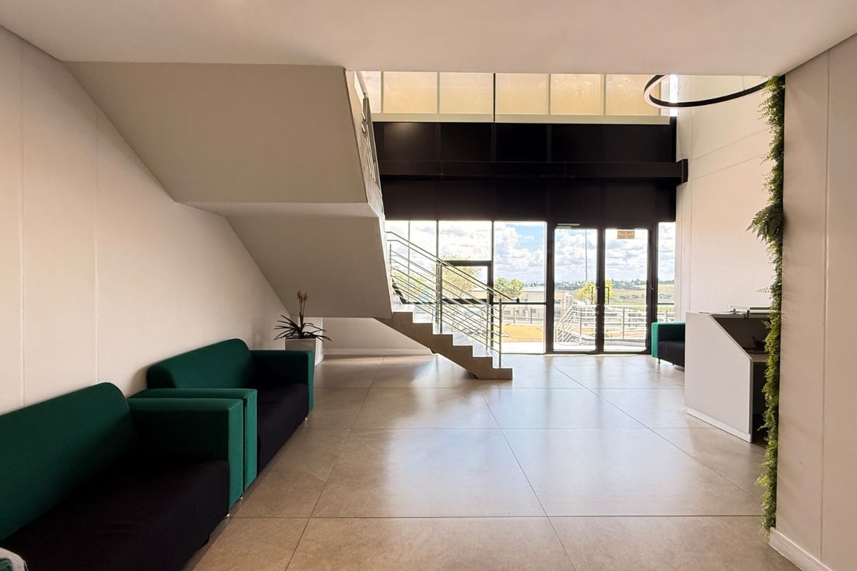 AAA-Grade Freestanding 7 600m2 Warehouse To Let, N1 Highway Facing, Superlink Access, Louwlardia - Photo 4