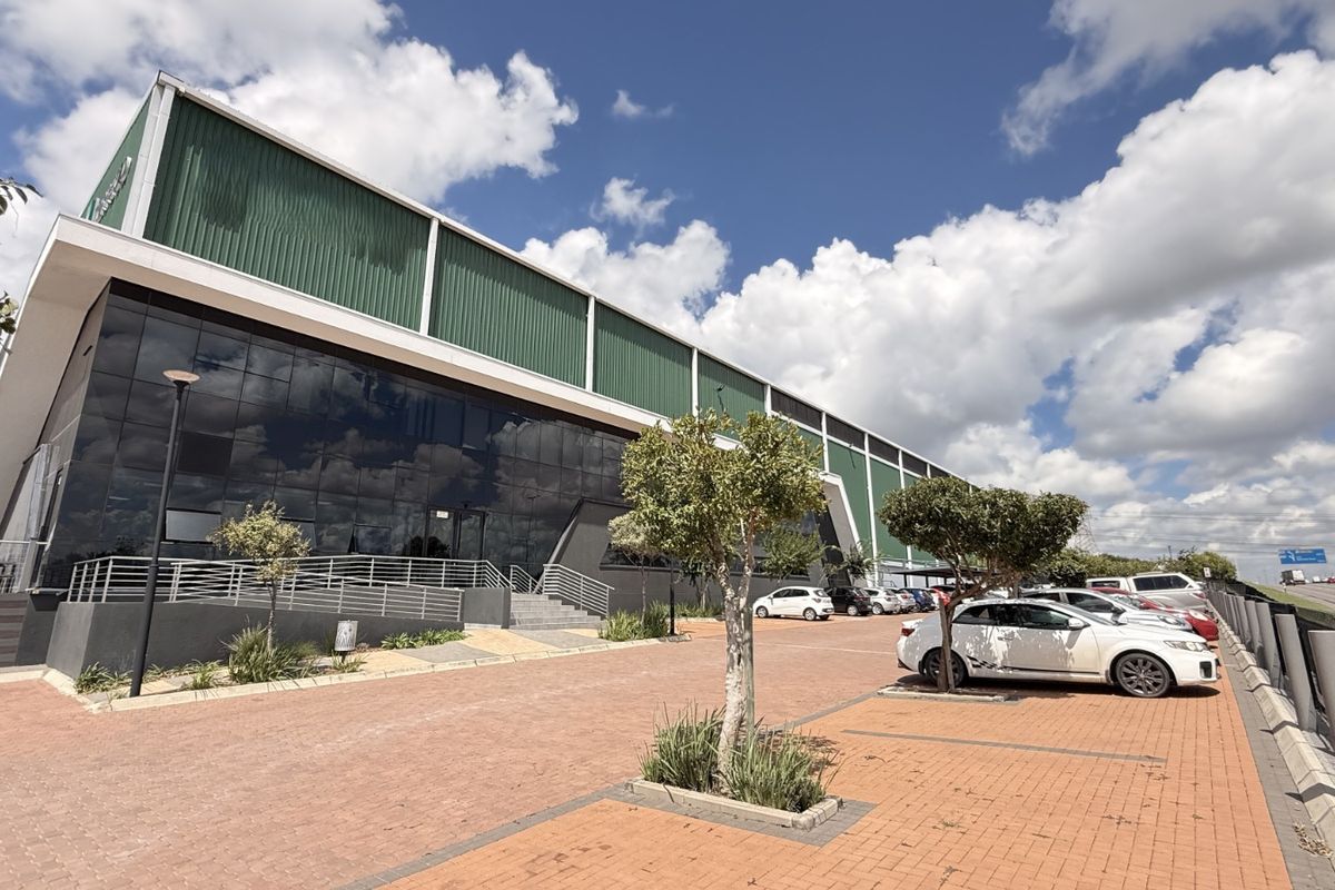 AAA-Grade Freestanding 7 600m2 Warehouse To Let, N1 Highway Facing, Superlink Access, Louwlardia - Photo 2