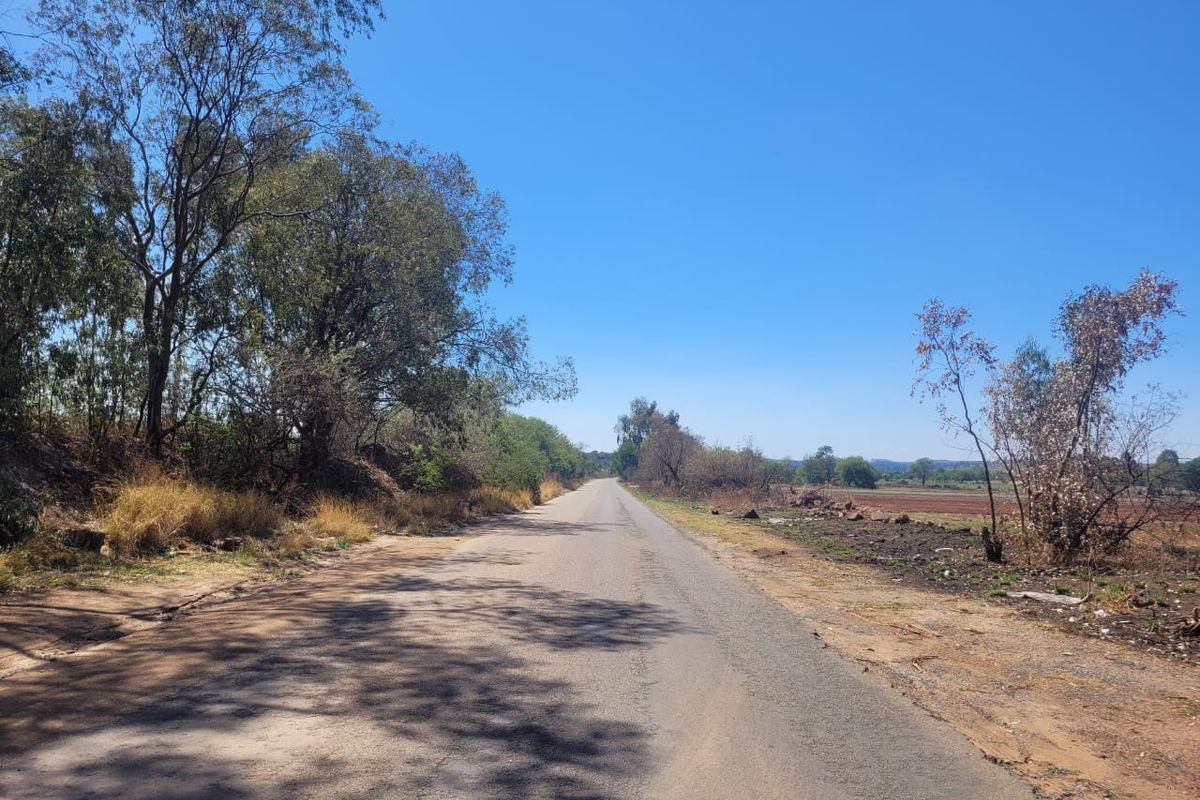 One Hectare yard space To Let in Clayville - Photo 5