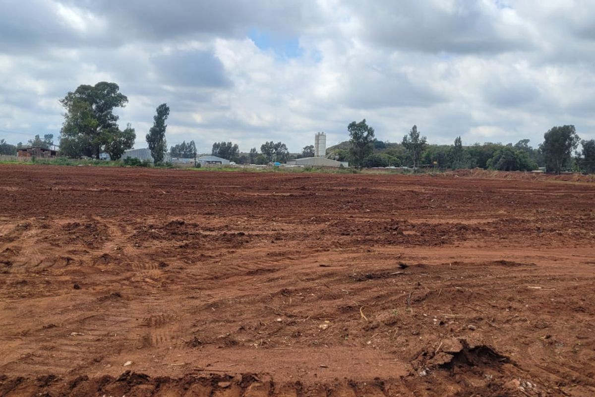 One Hectare yard space To Let in Clayville - Photo 4