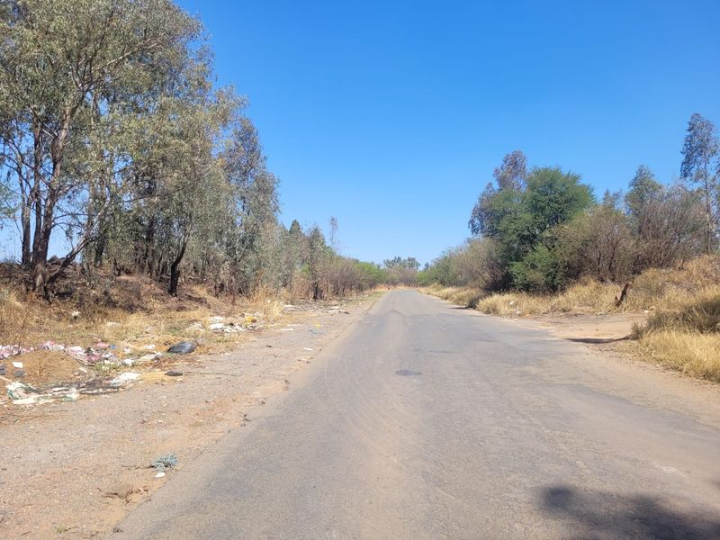 One Hectare yard space To Let in Clayville - Photo 8