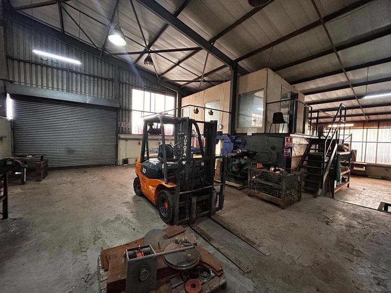 Exceptional industrial property situated offering excellent space, power supply, and facilities - Photo 10