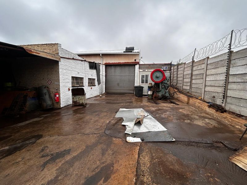 Exceptional industrial property situated offering excellent space, power supply, and facilities - Photo 6