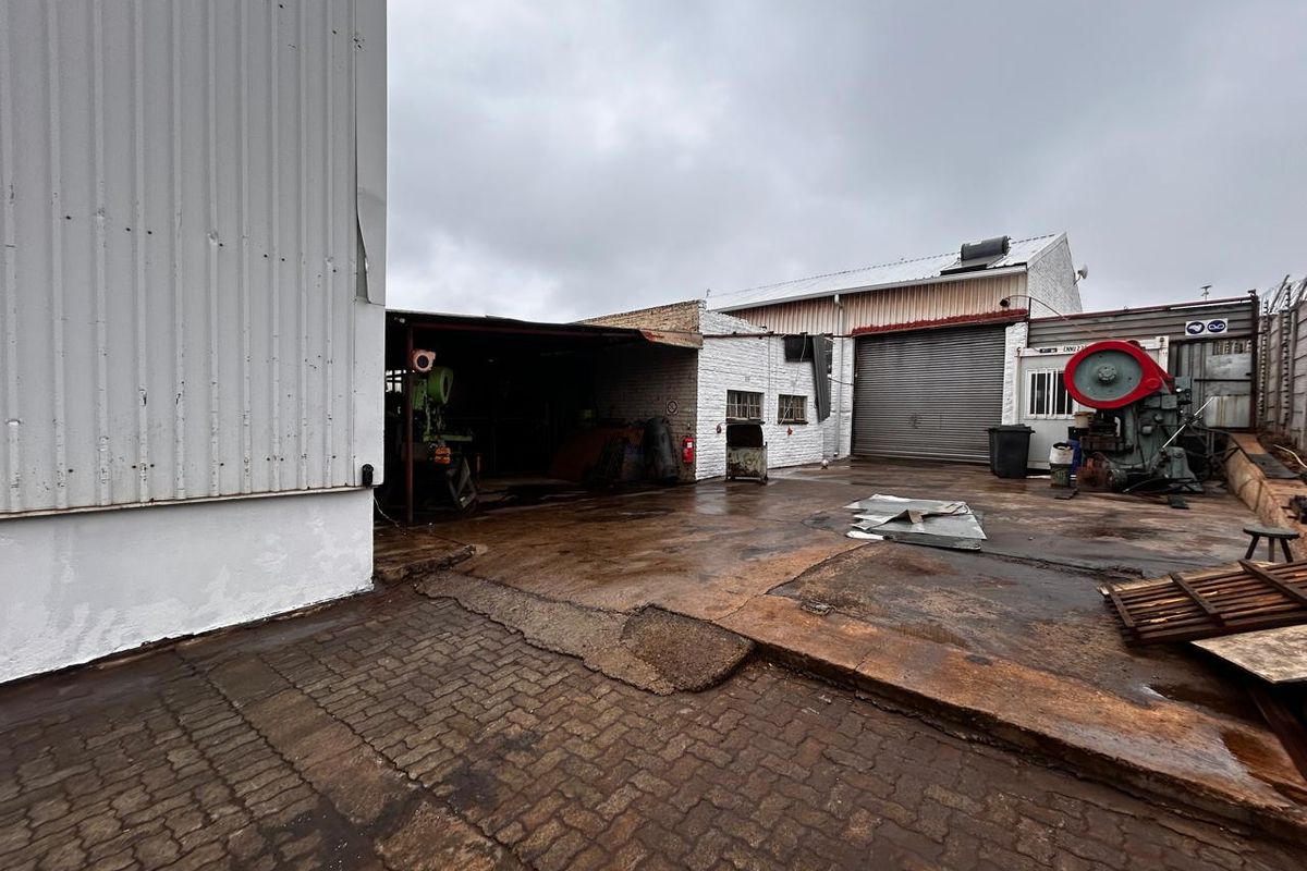 Exceptional industrial property situated offering excellent space, power supply, and facilities - Photo 5