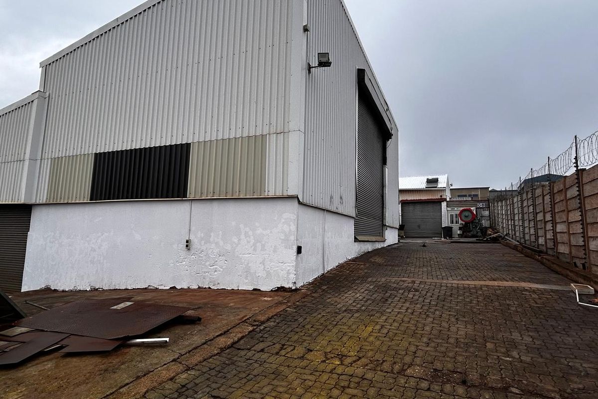 Exceptional industrial property situated offering excellent space, power supply, and facilities - Photo 4