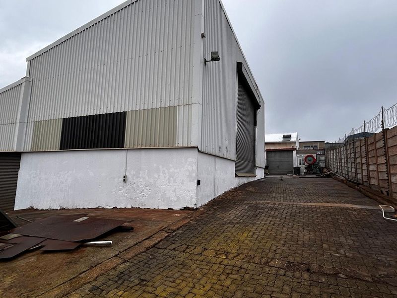 Exceptional industrial property situated offering excellent space, power supply, and facilities - Photo 4