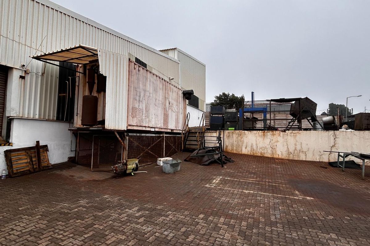 Exceptional industrial property situated offering excellent space, power supply, and facilities - Photo 2