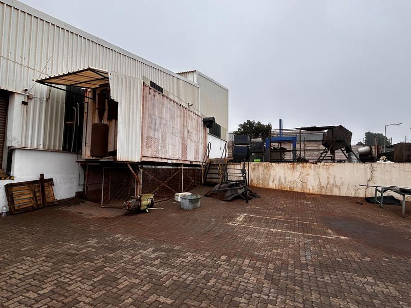 Exceptional industrial property situated offering excellent space, power supply, and facilities - Photo 2