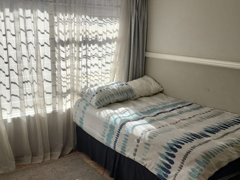 FOR SALE-PRIME COMMERCIAL PROPERTY ON ONDEKKERS ROAD-LIVE + WORK IN ONE! - DONT COMPROMISE. GET BOTH - Photo 9
