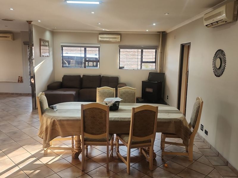 FOR SALE-PRIME COMMERCIAL PROPERTY ON ONDEKKERS ROAD-LIVE + WORK IN ONE! - DONT COMPROMISE. GET BOTH - Photo 8