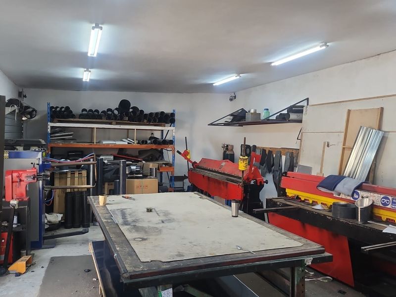 FOR SALE-PRIME COMMERCIAL PROPERTY ON ONDEKKERS ROAD-LIVE + WORK IN ONE! - DONT COMPROMISE. GET BOTH - Photo 6