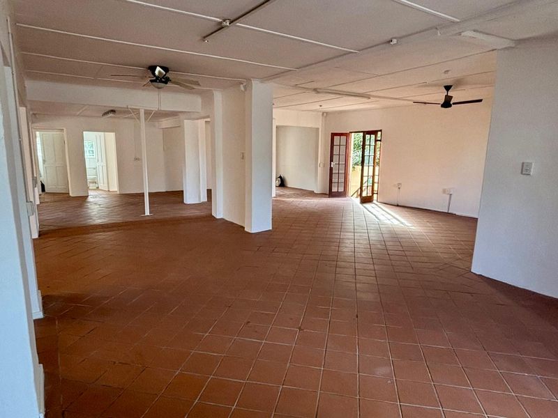 200sqm business/retail premises to let at R17500-00 per month plus Vat - Photo 3