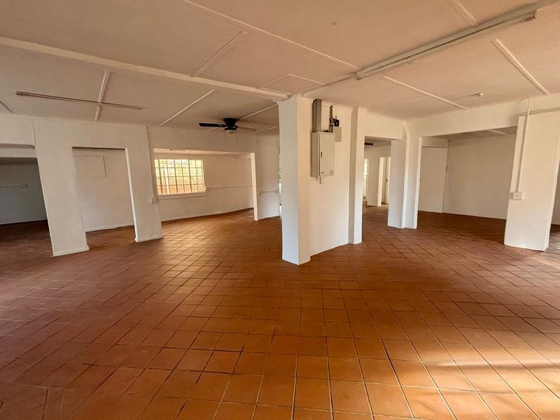 200sqm business/retail premises to let at R17500-00 per month plus Vat - Photo 5