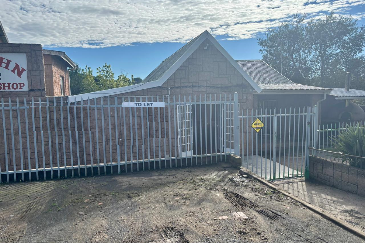 200sqm business/retail premises to let at R17500-00 per month plus Vat - Photo 2