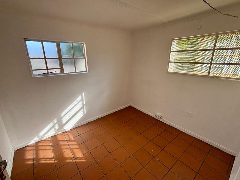 200sqm business/retail premises to let at R17500-00 per month plus Vat - Photo 9