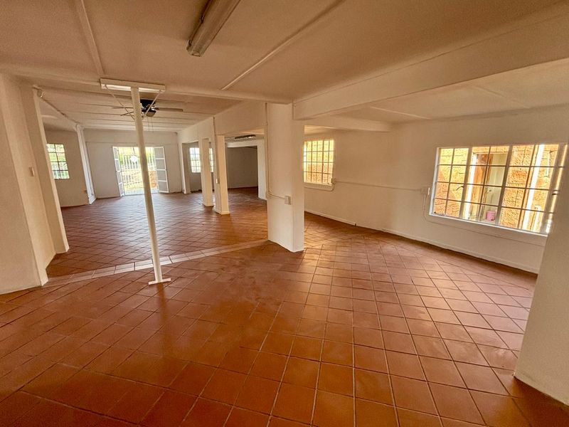 200sqm business/retail premises to let at R17500-00 per month plus Vat - Photo 8