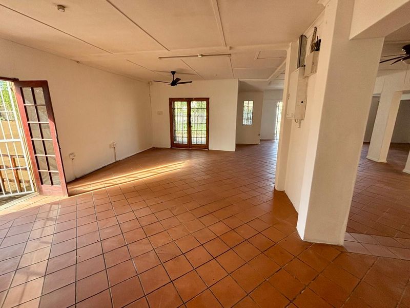 200sqm business/retail premises to let at R17500-00 per month plus Vat - Photo 6