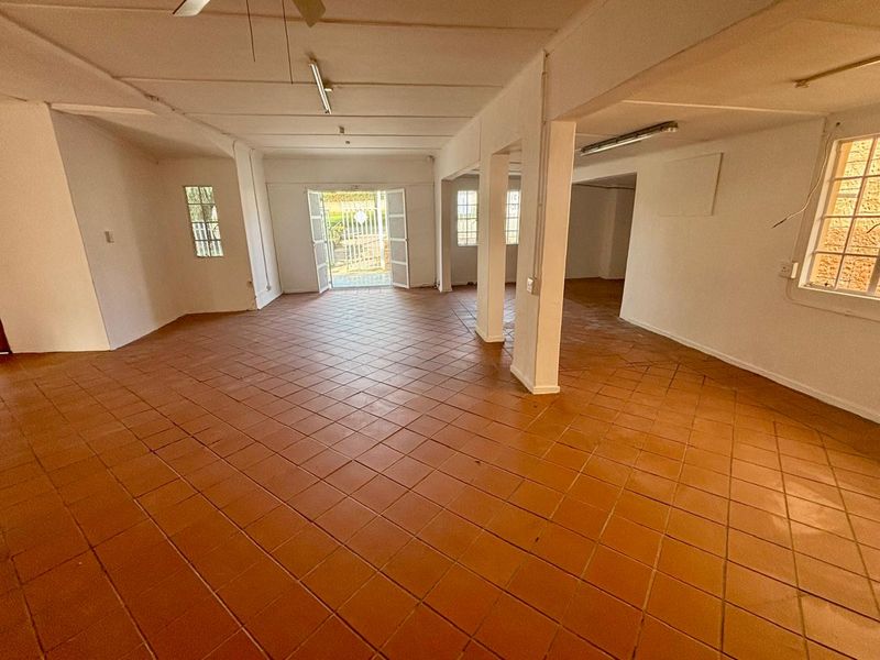 200sqm business/retail premises to let at R17500-00 per month plus Vat - Photo 7