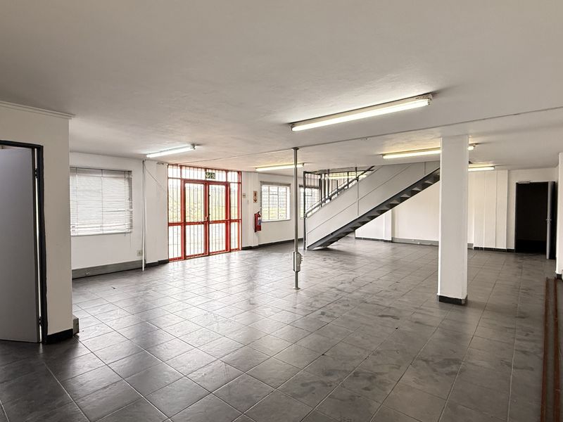 High-Impact 1,083m2 Warehouse with Offices To Let in Prime Samrand Location with N1 Visibility - Photo 9