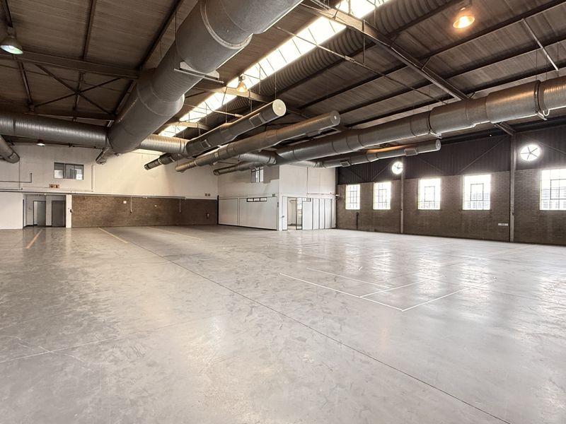 High-Impact 1,083m2 Warehouse with Offices To Let in Prime Samrand Location with N1 Visibility - Photo 4